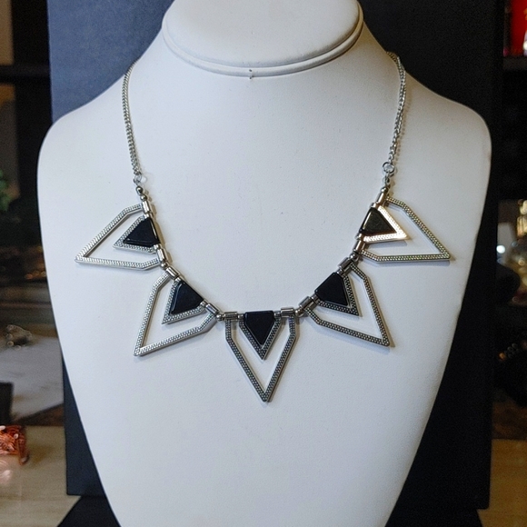 Jewelry - 💎 Silver Statement Necklace
